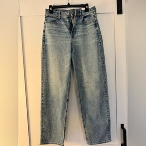 American Eagle- Super High-Rise Baggy Straight
Rhinestone
Strigid
Size 4